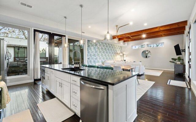 Hollys Parkside Haven- Guest House Included