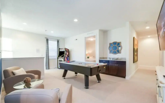 Family Friendly 9 Bedroom 8.5 Bathroom