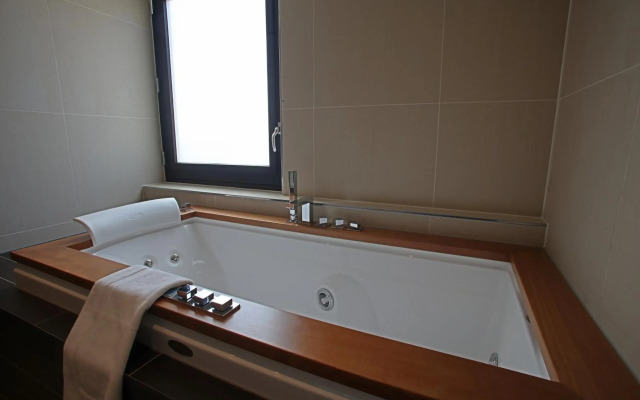 Restaurant, Hotel & Spa Savarin