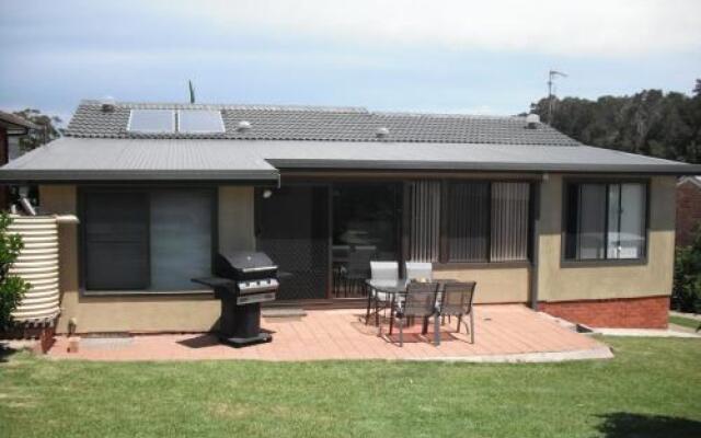 Cara Nobbys Beach 11 Wesley Avenue