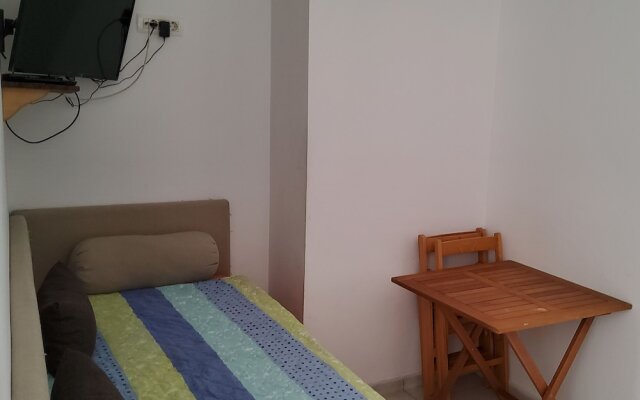 Economy Apartment 12 Sleeps 3 Guests