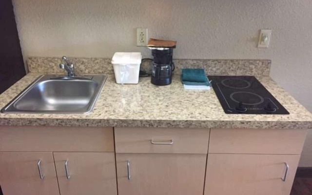 Studio 6 Lenexa, KS - Overland Park