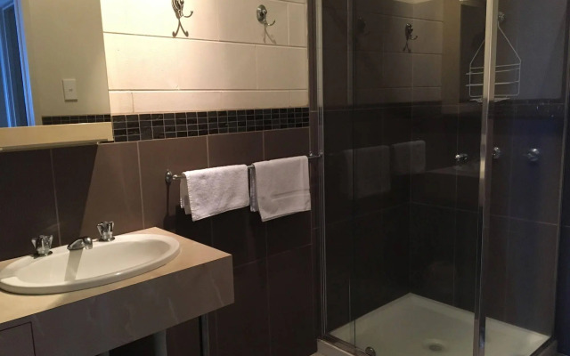 Whitsunday Waterfront Apartments