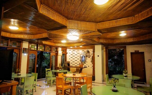 Arys Hotel
