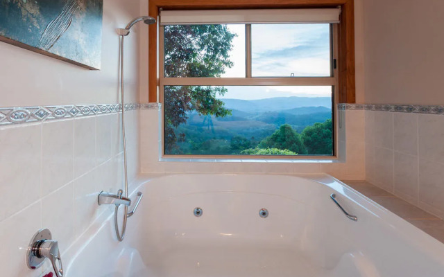 Artisan Spa Views B&B and Cottage