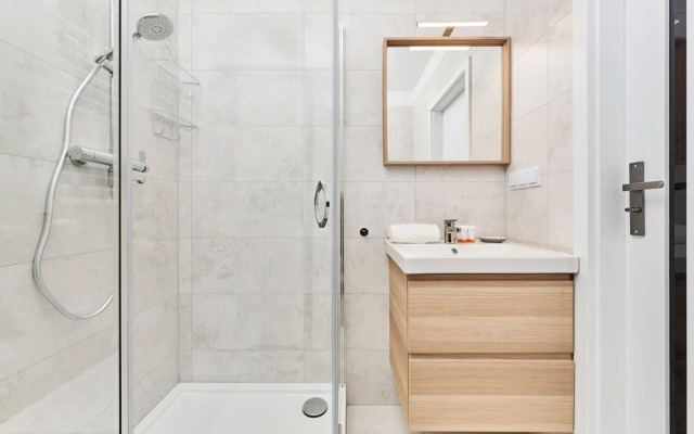 Studio Wrocław Gwiaździsta by Renters