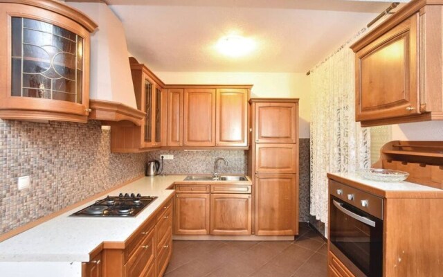 Emilie's House And Apartment