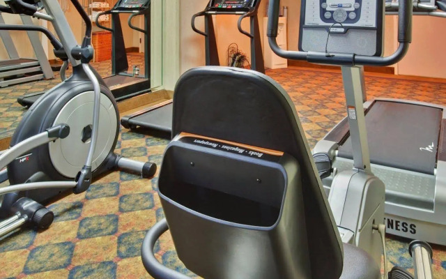 Holiday Inn Hotel & Suites Warren by IHG