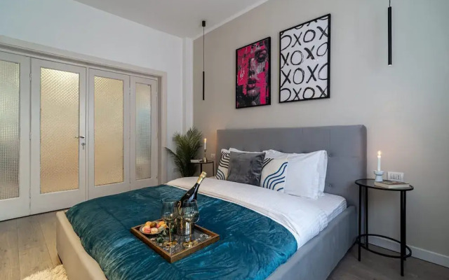 Vibrant & Spacious 3BR Condos on Amzei Square