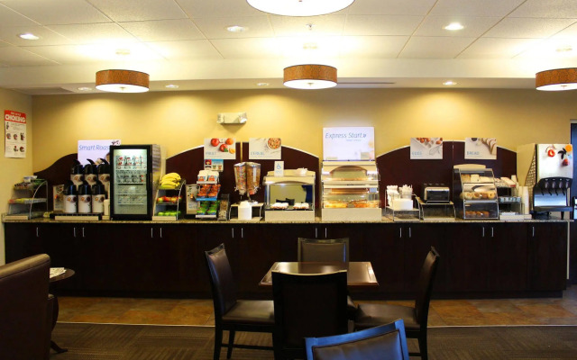 Holiday Inn Express Hotel & Suites Malone by IHG