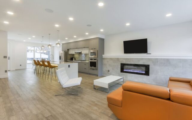 New Luxury Townhome 25
