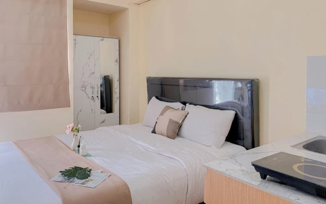 Nice Studio Green Pramuka City Apartment near Shopping Center – Guest Rooms – Jakarta