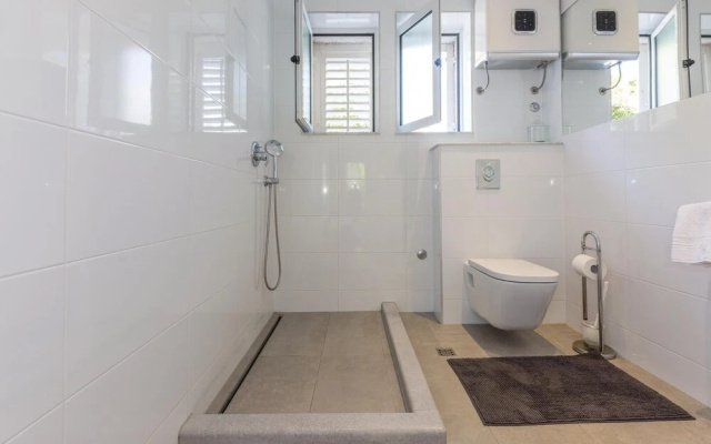 Amazing Home in Makarska With Wifi and 3 Bedrooms