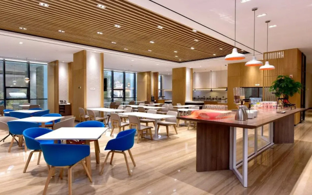 Holiday Inn Express Luanchuan