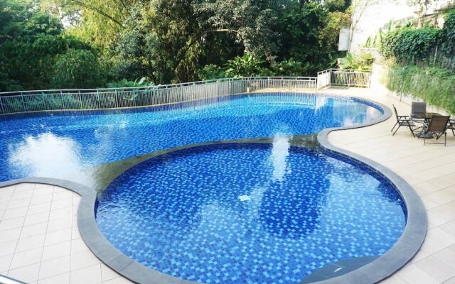 Luxurious 1BR At Dago Suites Apartment