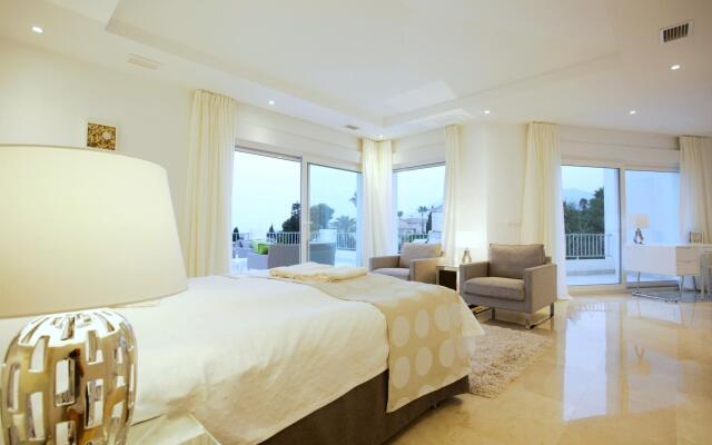 24550-Exquisite Villa Near Beach - Heated Pool