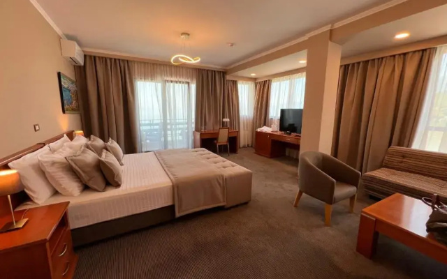 Hotel Millennium
