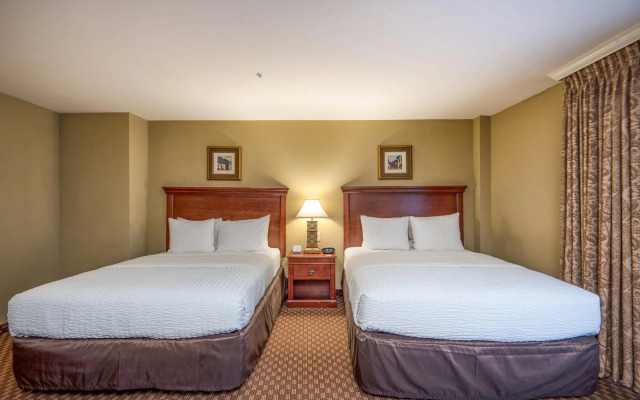 Arlington Court Suites, a Clarion Collection Hotel