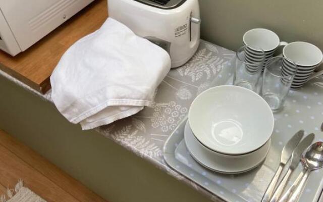 Stunning ANNEXE 1 luxury bedroom, eating area & bathroom only!