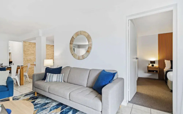 Rainforest Reef Retreat - Esplanade Ground-floor Apartment