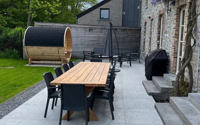 Cosy Mansion With Private Terrace and Sauna