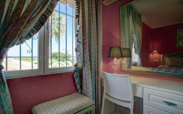 Romantic Puerto Banus Villa, Sea Mountain Views