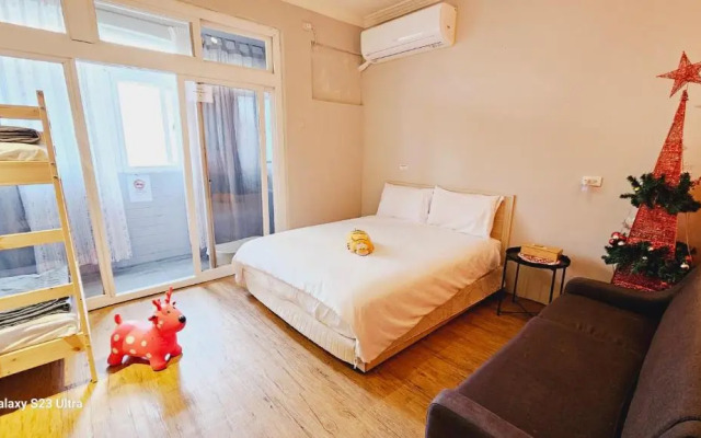 Taoyuan Airport Rory Harbor Hostel