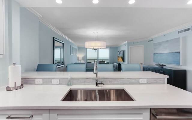 Beachfront Condo With 180-degree Views and Pool