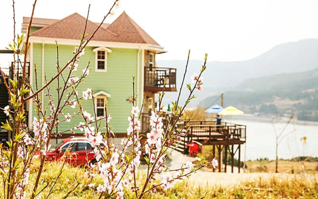 Geojedo Twin Castle Pension