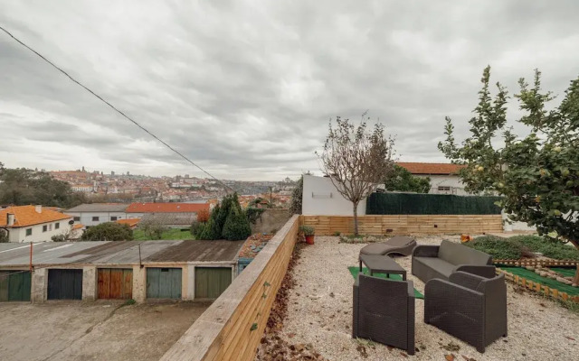 Porto Window Terrace Jacuzzi House by Vacationy