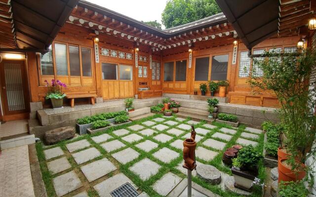 So Hyeon Dang Hanok Guesthouse