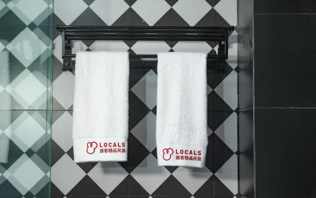 Locals Apartment House 40