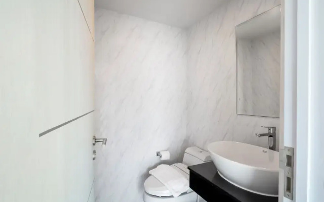 The Rizin Hotel Phratumnak