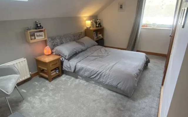 3 Bedroom House, Hot Tub,torbay, Sleeps 6, Parking