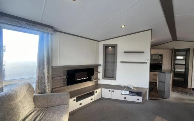 Modern Platinum Standard 2 Bedroom With Decking