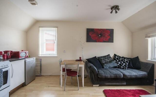 8 Varis Apartments