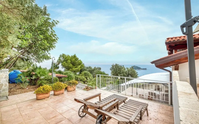Villa Luce del Sol with Pool - L