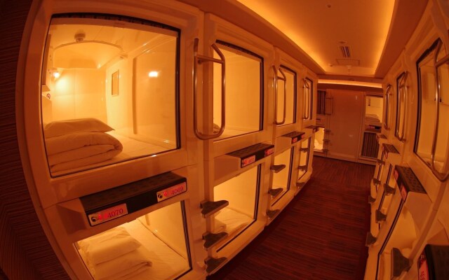 Capsule inn Osaka - Caters to Men