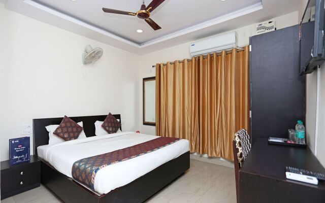 Hotel Sahu Near Kashi Vishwanath Temple Gate