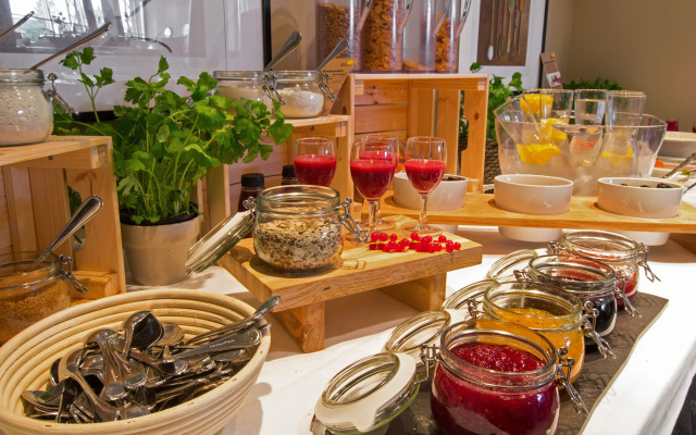 Park Inn by Radisson Oslo Airport Hotel West
