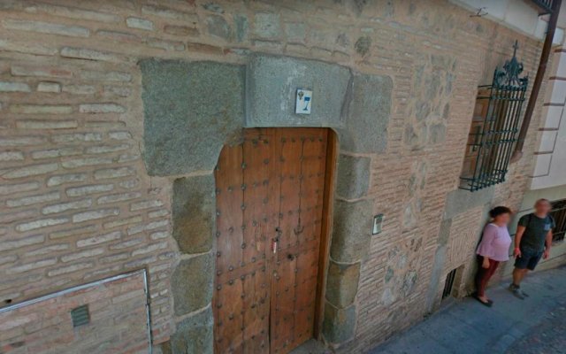 La Casa del Lirón by Toledo AP