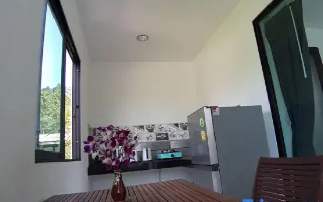 Hillside Studio Vacation Apartment with Pool