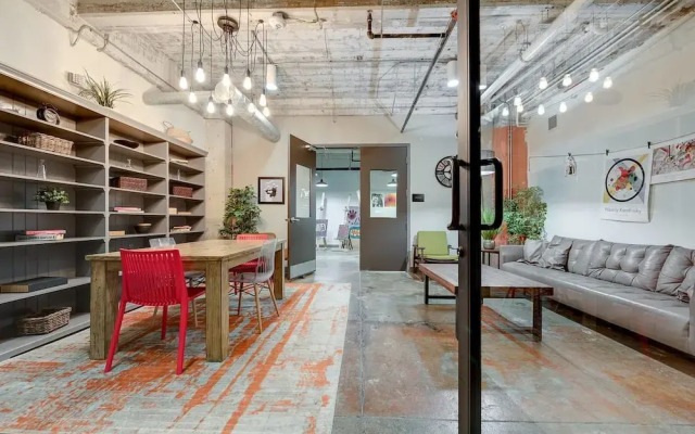 Brand New Stunning Unit Downtown