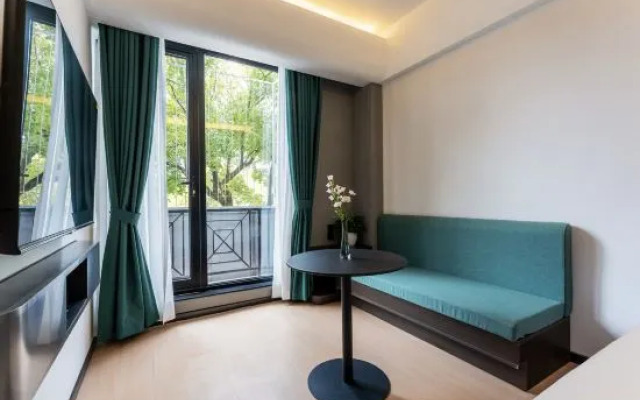 Shanghai Pudong Xiangguo Hotel (Huinan Metro Station)