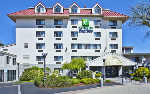 Holiday Inn Express Boston - Waltham, an IHG Hotel