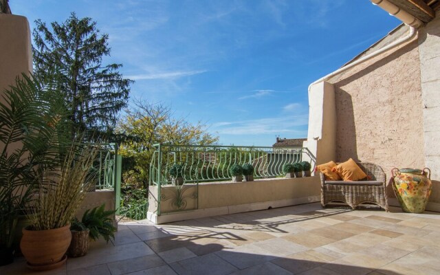 Historical Villa in Thezan-les-Beziers with Garden