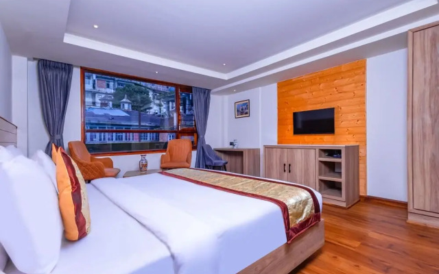 Sumitel Sanderling 500 meters from Mall Road