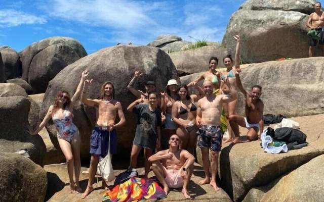 Island Vibe Nomads - Adventure Hostels & Coworking
