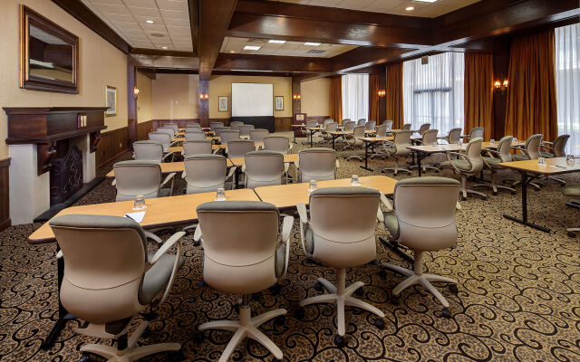 Historic Whispering Woods Hotel & Conference Center
