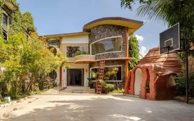 Ross Rose Budget Hotel